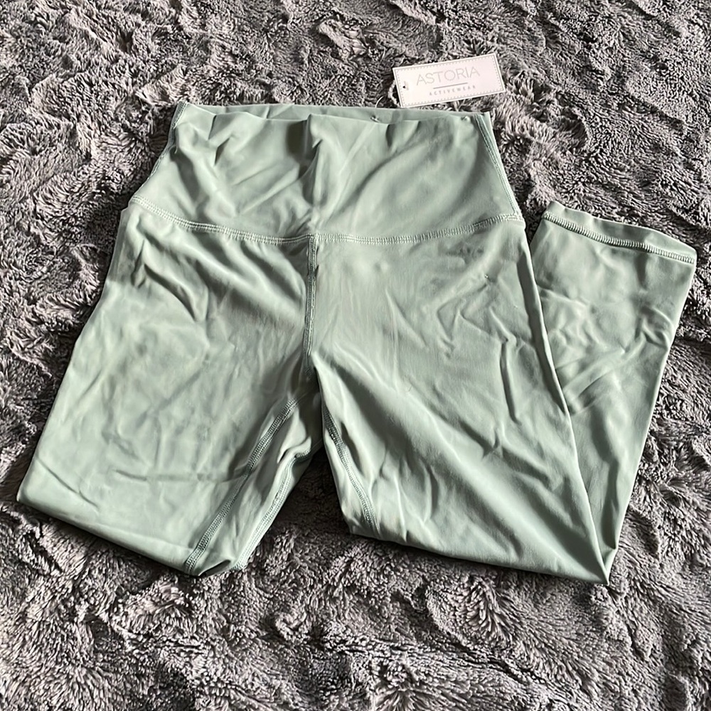 Astoria activewear cropped leggings